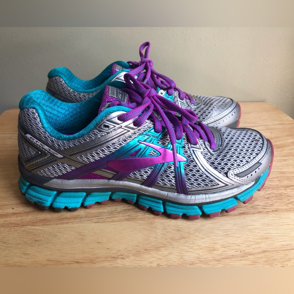 Brooks Women's Adrenaline GTS 17 Running Shoes Size: US 7.5 EUR 38.5